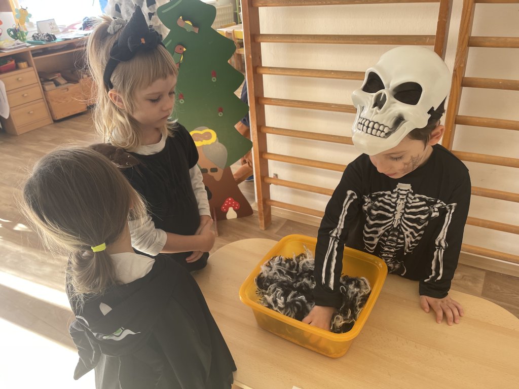 Halloweenský karneval