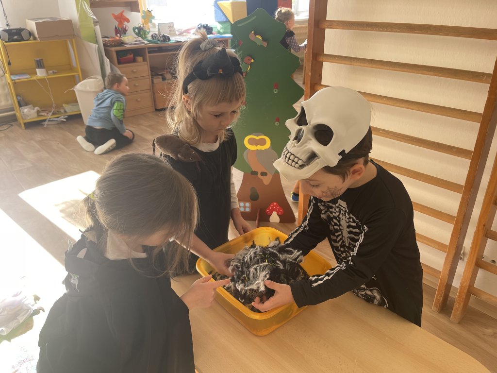 Halloweenský karneval