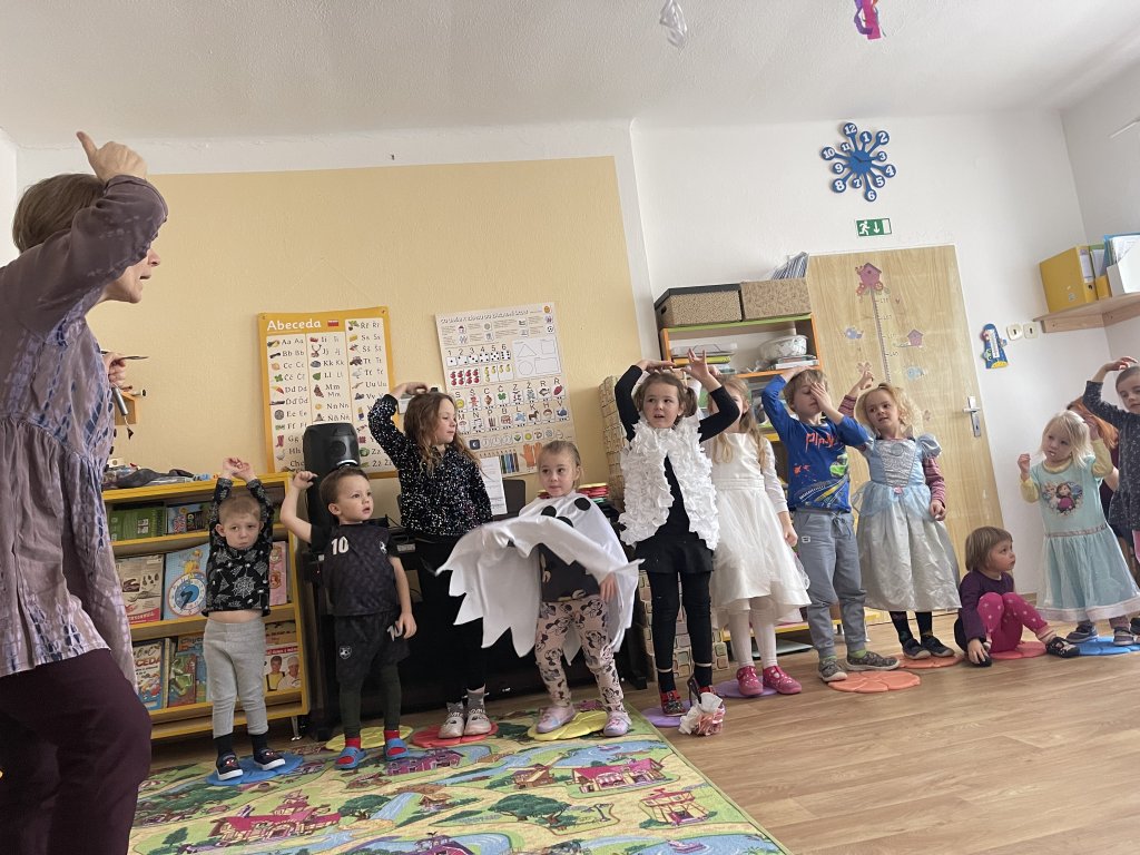 Muzikoterapie a Masopustní průvod