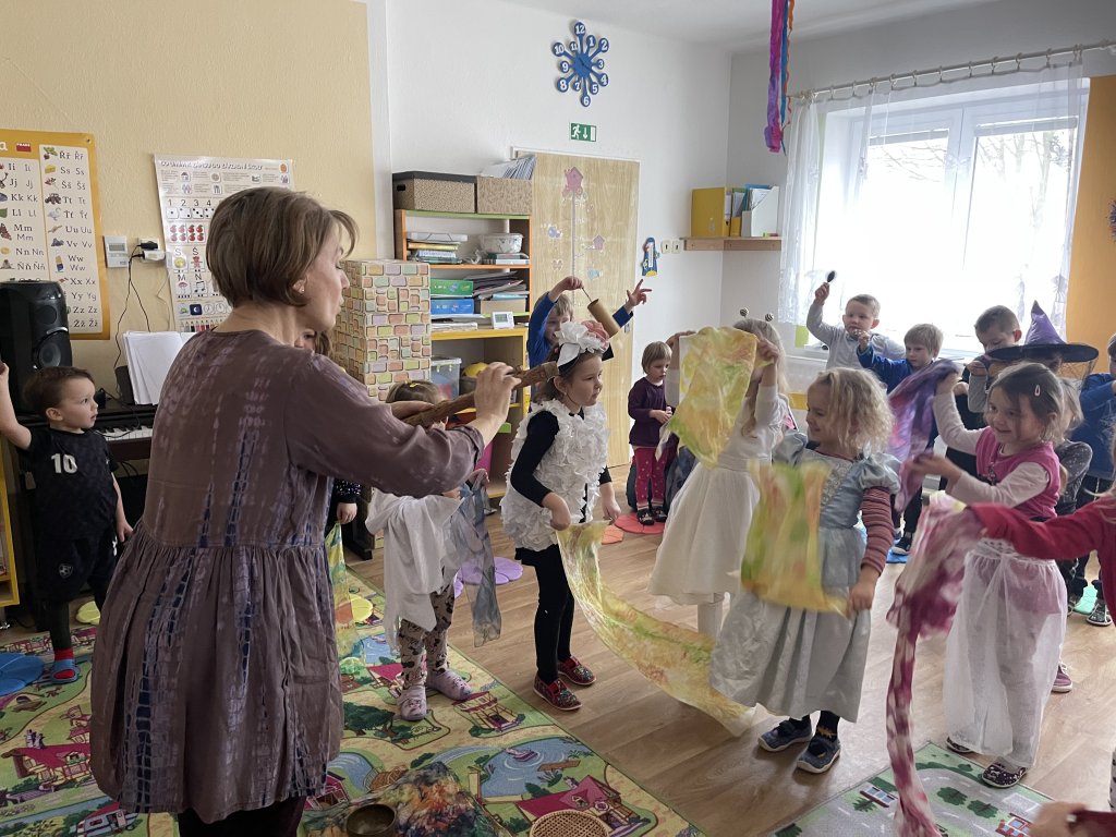 Muzikoterapie a Masopustní průvod
